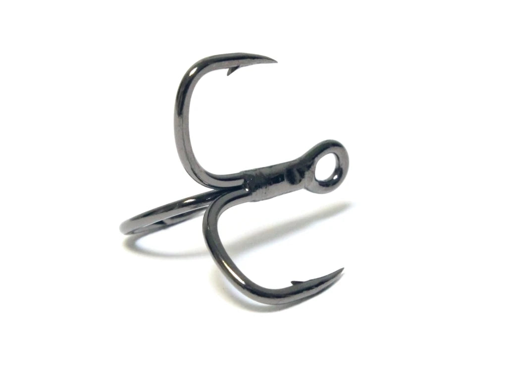 30 Hooks per Pack Black Nickle Short Shank Cutting Blade Forged High Quality Treble Fishing Hooks Fishing Tackle FH38HP30