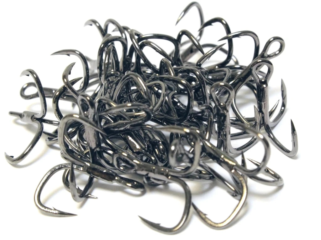 30 Hooks per Pack Black Nickle Short Shank Cutting Blade Forged High Quality Treble Fishing Hooks Fishing Tackle FH38HP30