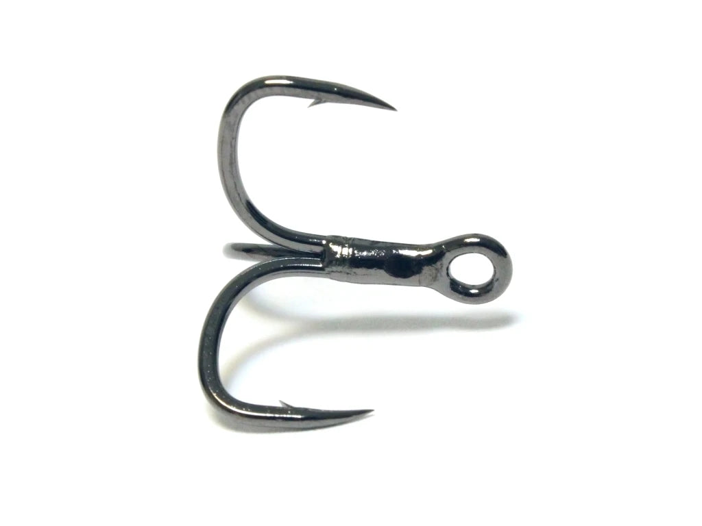 30 Hooks per Pack Black Nickle Short Shank Cutting Blade Forged High Quality Treble Fishing Hooks Fishing Tackle FH38HP30